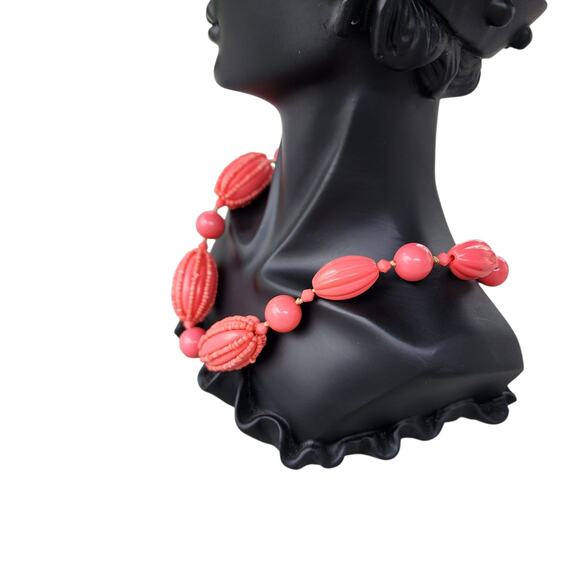 Vintage Chunky Coral Lucite Beaded Statement Necklace - Picture 6 of 8